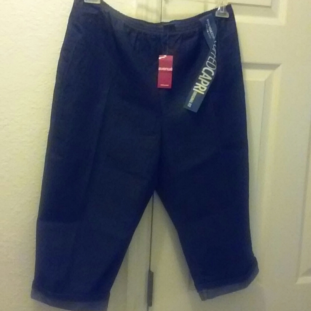 Avenue Ladies Denim (Size 14 Avg) Dark Wash Blue Cuffed Capris
